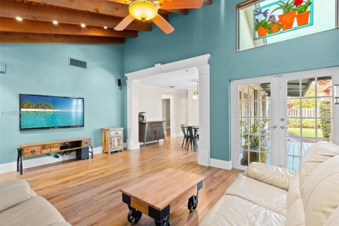 House in Miami, Florida 3 bedrooms, 141.58 sq.m. № 2009518 - photo 9