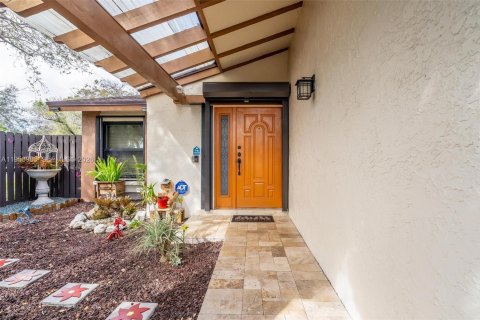 House in Miami, Florida 3 bedrooms, 141.58 sq.m. № 2009518 - photo 3