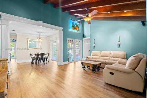 House in Miami, Florida 3 bedrooms, 141.58 sq.m. № 2009518 - photo 7