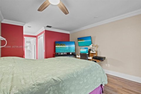 House in Miami, Florida 3 bedrooms, 141.58 sq.m. № 2009518 - photo 28