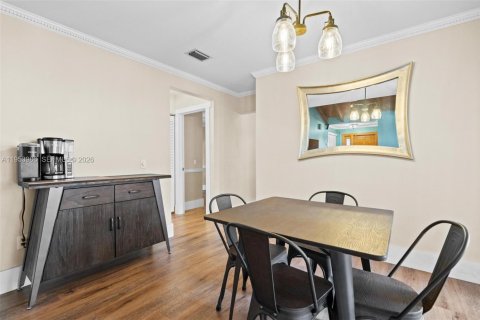 House in Miami, Florida 3 bedrooms, 141.58 sq.m. № 2009518 - photo 12