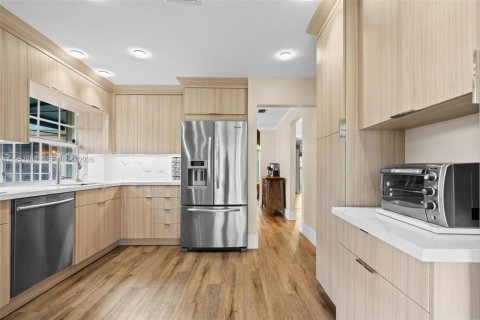 House in Miami, Florida 3 bedrooms, 141.58 sq.m. № 2009518 - photo 17