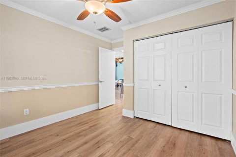 House in Miami, Florida 3 bedrooms, 141.58 sq.m. № 2009518 - photo 23