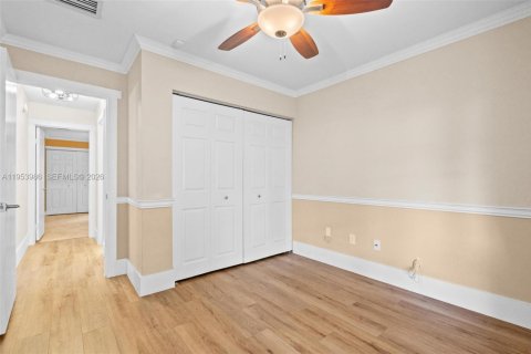 House in Miami, Florida 3 bedrooms, 141.58 sq.m. № 2009518 - photo 22