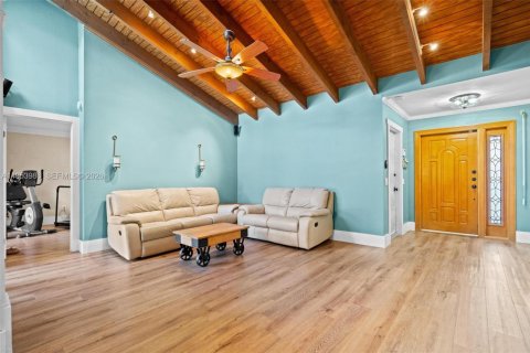 House in Miami, Florida 3 bedrooms, 141.58 sq.m. № 2009518 - photo 6