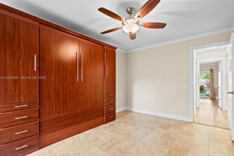 House in Miami, Florida 3 bedrooms, 141.58 sq.m. № 2009518 - photo 21