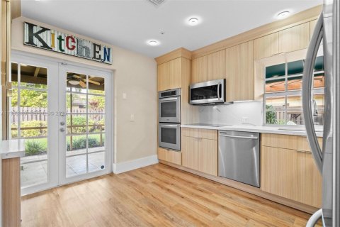 House in Miami, Florida 3 bedrooms, 141.58 sq.m. № 2009518 - photo 15