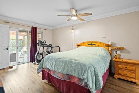 House in Miami, Florida 3 bedrooms, 141.58 sq.m. № 2009518 - photo 29