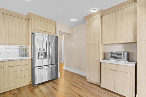 House in Miami, Florida 3 bedrooms, 141.58 sq.m. № 2009518 - photo 18