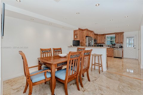 Touwnhouse à louer à Hollywood, Floride: 2 chambres, 135.64 m2 № 2168192 - photo 10