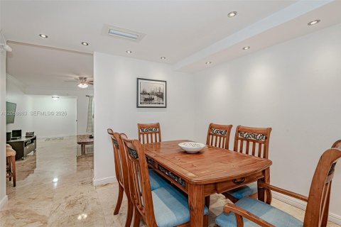 Touwnhouse à louer à Hollywood, Floride: 2 chambres, 135.64 m2 № 2168192 - photo 12