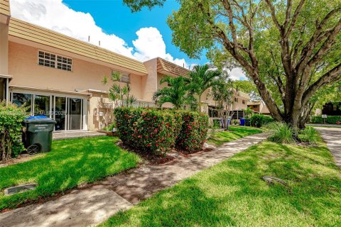 Touwnhouse à louer à Hollywood, Floride: 2 chambres, 135.64 m2 № 2168192 - photo 2