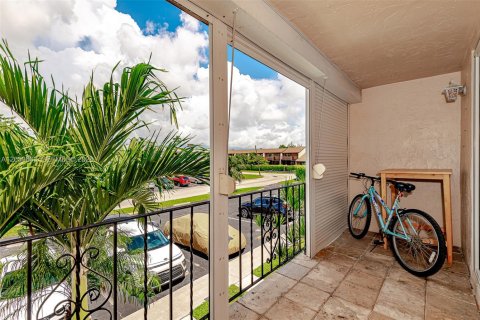 Touwnhouse à louer à Hollywood, Floride: 2 chambres, 135.64 m2 № 2168192 - photo 3