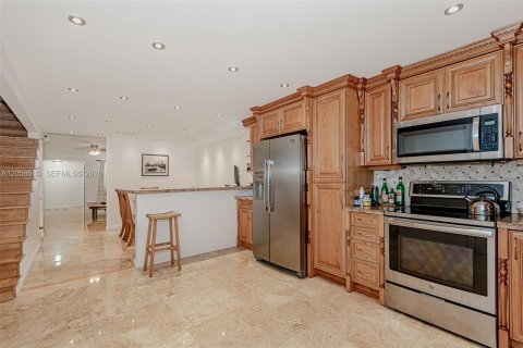 Touwnhouse à louer à Hollywood, Floride: 2 chambres, 135.64 m2 № 2168192 - photo 16