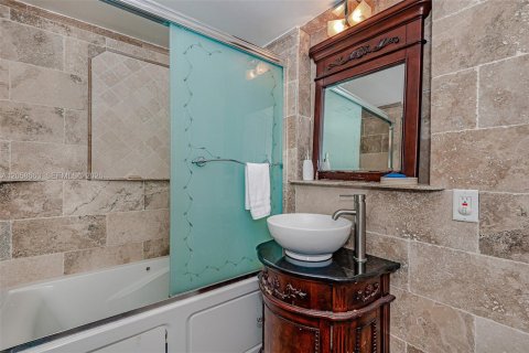 Touwnhouse à louer à Hollywood, Floride: 2 chambres, 135.64 m2 № 2168192 - photo 25