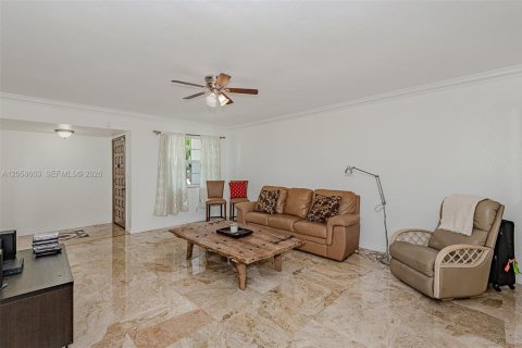 Touwnhouse à louer à Hollywood, Floride: 2 chambres, 135.64 m2 № 2168192 - photo 9