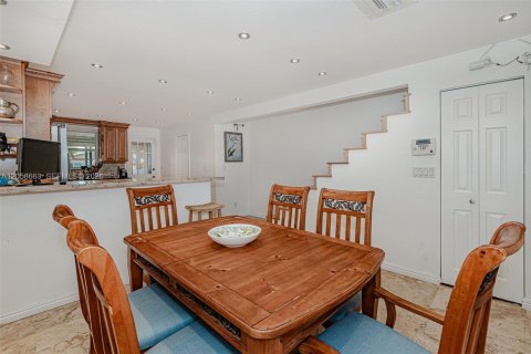Touwnhouse à louer à Hollywood, Floride: 2 chambres, 135.64 m2 № 2168192 - photo 11