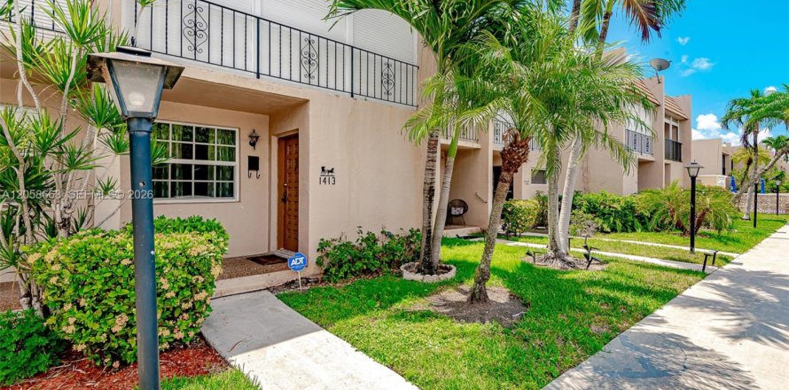 Touwnhouse à Hollywood, Floride 2 chambres, 135.64 m2 № 2168192