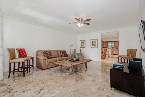 Touwnhouse à louer à Hollywood, Floride: 2 chambres, 135.64 m2 № 2168192 - photo 7