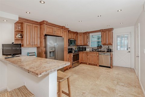 Touwnhouse à louer à Hollywood, Floride: 2 chambres, 135.64 m2 № 2168192 - photo 13