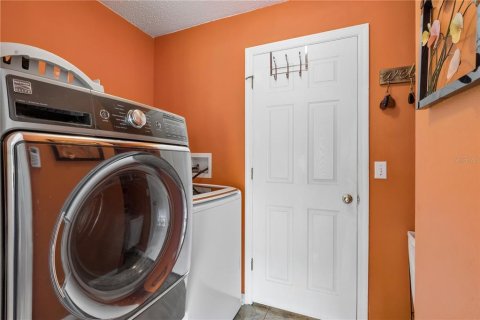 House in Orlando, Florida 3 bedrooms, 174.19 sq.m. № 2258783 - photo 19