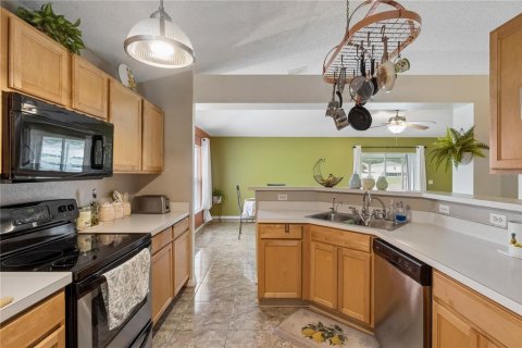 House in Orlando, Florida 3 bedrooms, 174.19 sq.m. № 2258783 - photo 9