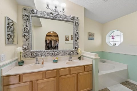 House in Orlando, Florida 3 bedrooms, 174.19 sq.m. № 2258783 - photo 16