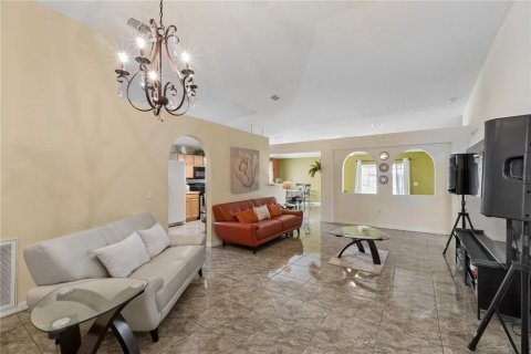 House in Orlando, Florida 3 bedrooms, 174.19 sq.m. № 2258783 - photo 4