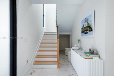 Casa en venta en Miami, Florida, 4 dormitorios, 218.51 m2 № 1921878 - foto 6