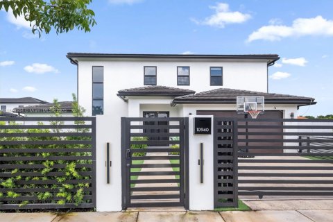 Casa en venta en Miami, Florida, 4 dormitorios, 218.51 m2 № 1921878 - foto 3