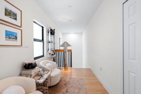 Casa en venta en Miami, Florida, 4 dormitorios, 218.51 m2 № 1921878 - foto 27