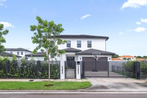 Casa en venta en Miami, Florida, 4 dormitorios, 218.51 m2 № 1921878 - foto 1