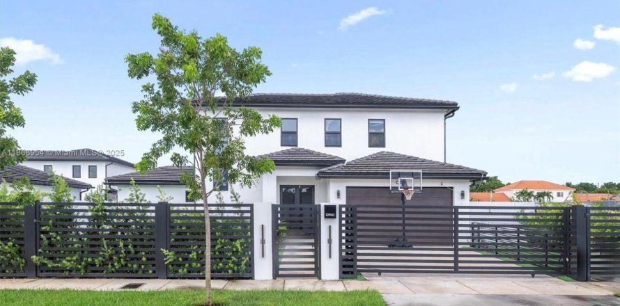 Casa en Miami, Florida 4 dormitorios, 218.51 m2 № 1921878