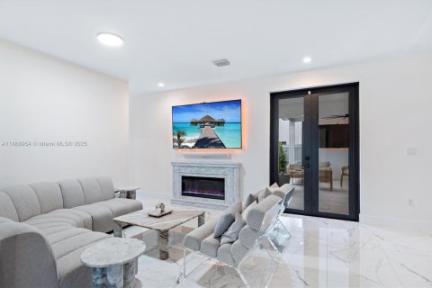 Casa en venta en Miami, Florida, 4 dormitorios, 218.51 m2 № 1921878 - foto 11