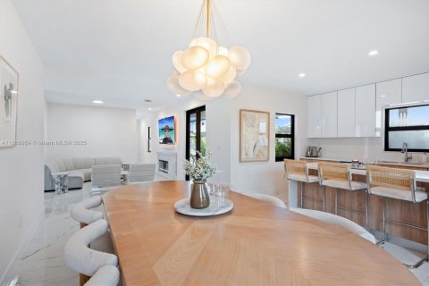 Casa en venta en Miami, Florida, 4 dormitorios, 218.51 m2 № 1921878 - foto 21