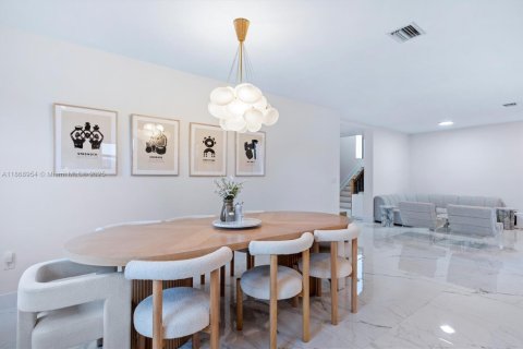 Casa en venta en Miami, Florida, 4 dormitorios, 218.51 m2 № 1921878 - foto 20