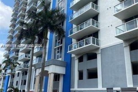 Condo à Miami, Floride, 2 chambres  № 2041969