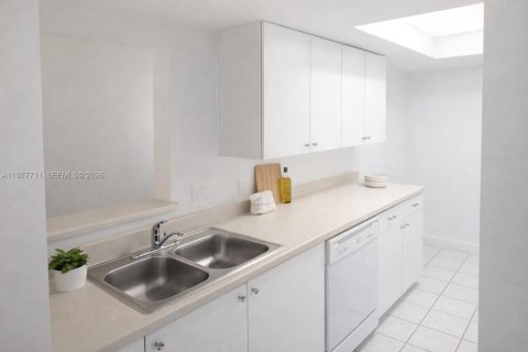 Copropriété à vendre à Miami, Floride: 2 chambres, 85.66 m2 № 2041969 - photo 5