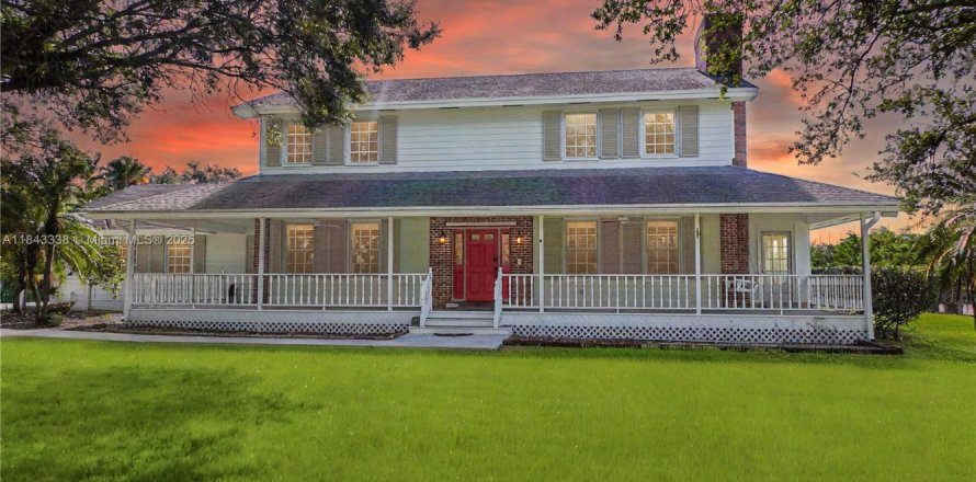 House in Homestead, Florida 7 bedrooms, 306.02 sq.m. № 1857022