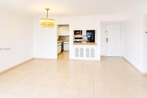 Condo in Hallandale Beach, Florida, 2 bedrooms № 2248461 - photo 4