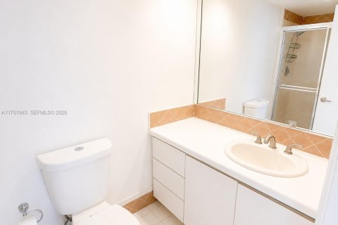 Condo in Hallandale Beach, Florida, 2 bedrooms № 2248461 - photo 14
