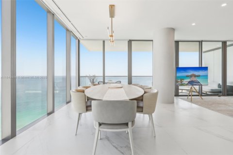 Copropriété à louer à Hallandale Beach, Floride: 3 chambres, 270.62 m2 № 1963143 - photo 12