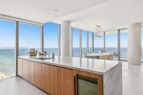 Copropriété à louer à Hallandale Beach, Floride: 3 chambres, 270.62 m2 № 1963143 - photo 18