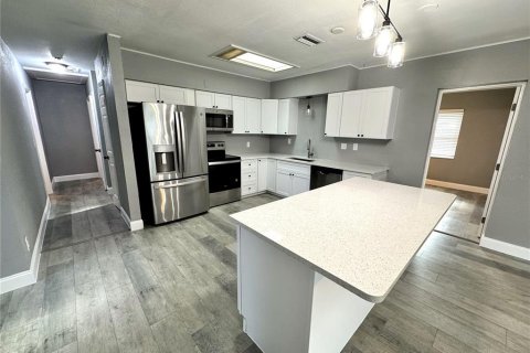 Villa ou maison à vendre à Saint Petersburg, Floride: 4 chambres, 169.45 m2 № 2349473 - photo 3