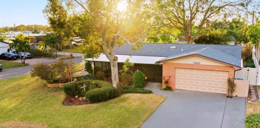 Villa ou maison à Saint Petersburg, Floride 4 chambres, 169.45 m2 № 2349473