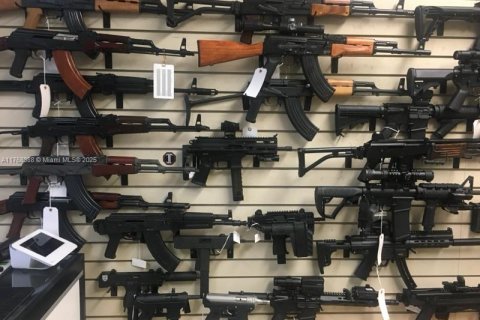 Propiedad comercial en venta en Hialeah, Florida № 1862388 - foto 13