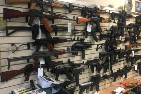 Propiedad comercial en venta en Hialeah, Florida № 1862388 - foto 12