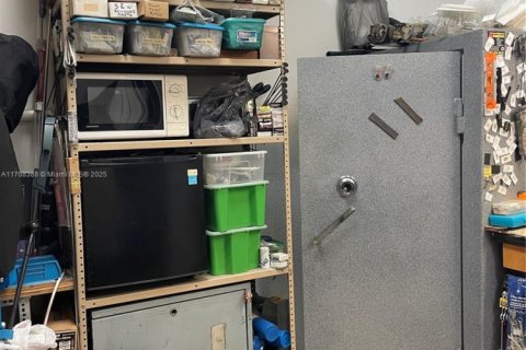 Propiedad comercial en venta en Hialeah, Florida № 1862388 - foto 6