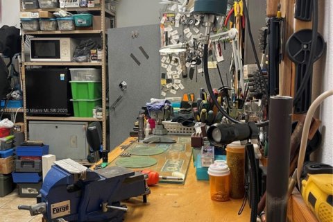 Propiedad comercial en venta en Hialeah, Florida № 1862388 - foto 9