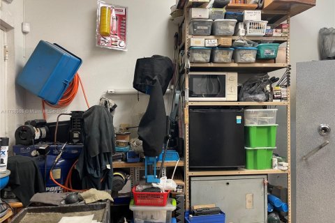 Propiedad comercial en venta en Hialeah, Florida № 1862388 - foto 5